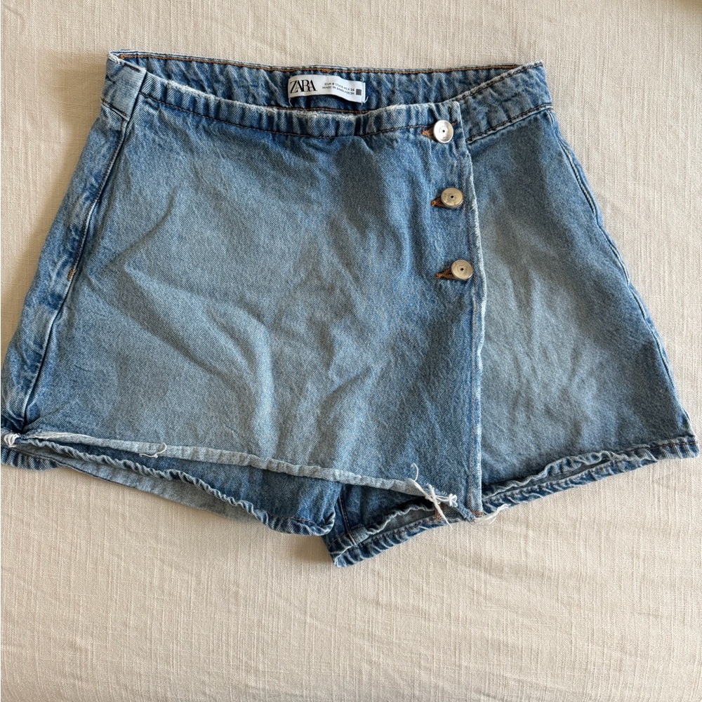 Zara Women's Light Blue Button-Up Jean Shorts